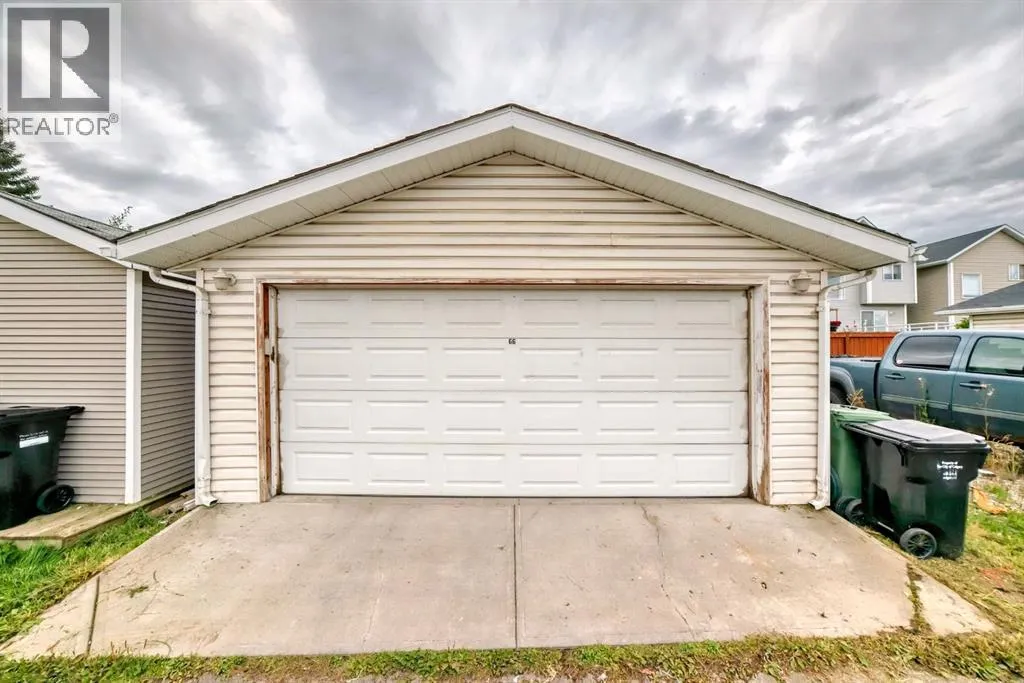 66 Prestwick Way SE