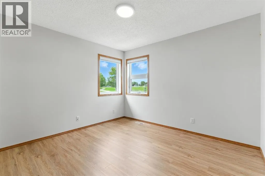 18 Springs Crescent SE