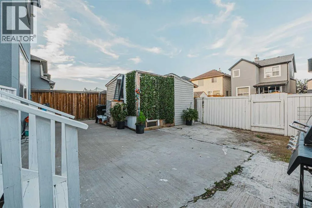 53 Saddlehorn Close NE