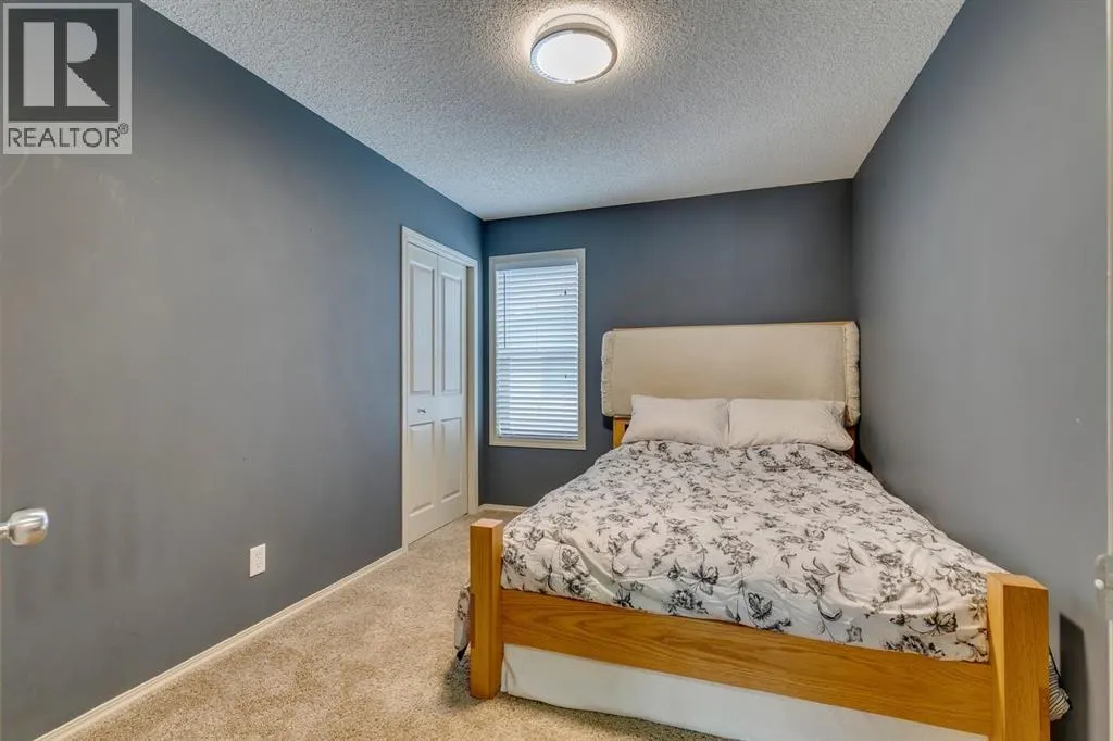 210 Elgin View SE