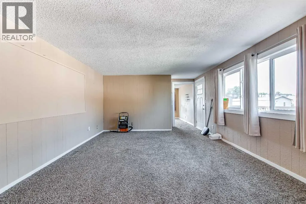 19, 2460 Southview Drive SE