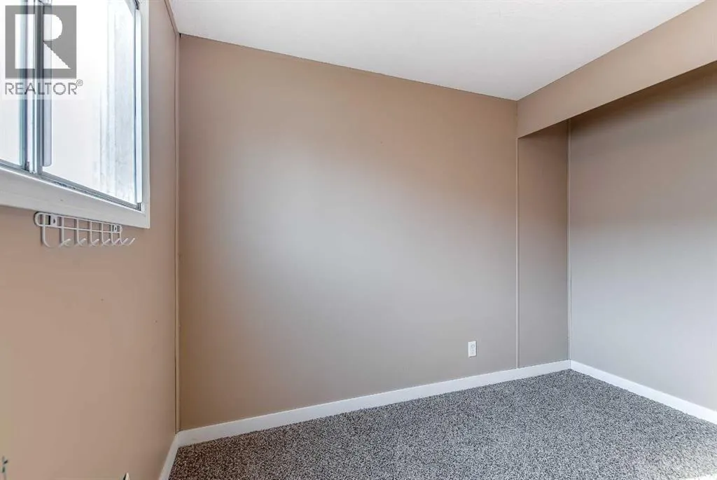 19, 2460 Southview Drive SE