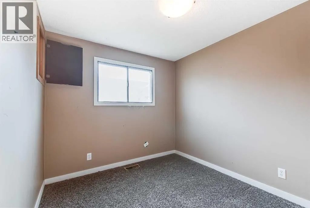 19, 2460 Southview Drive SE