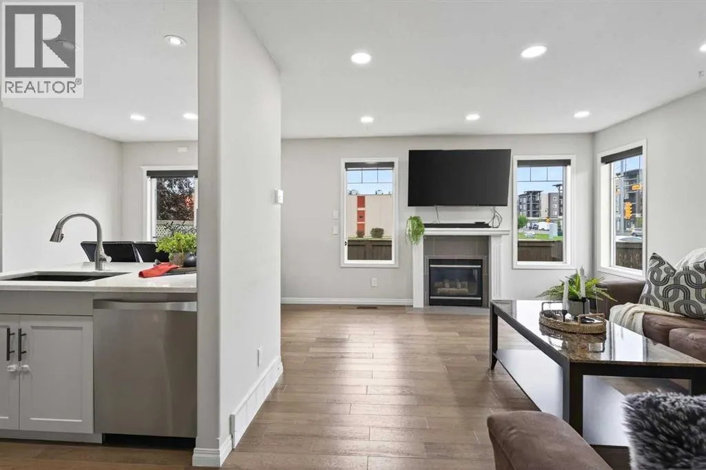 21, 102 Canoe Square SW