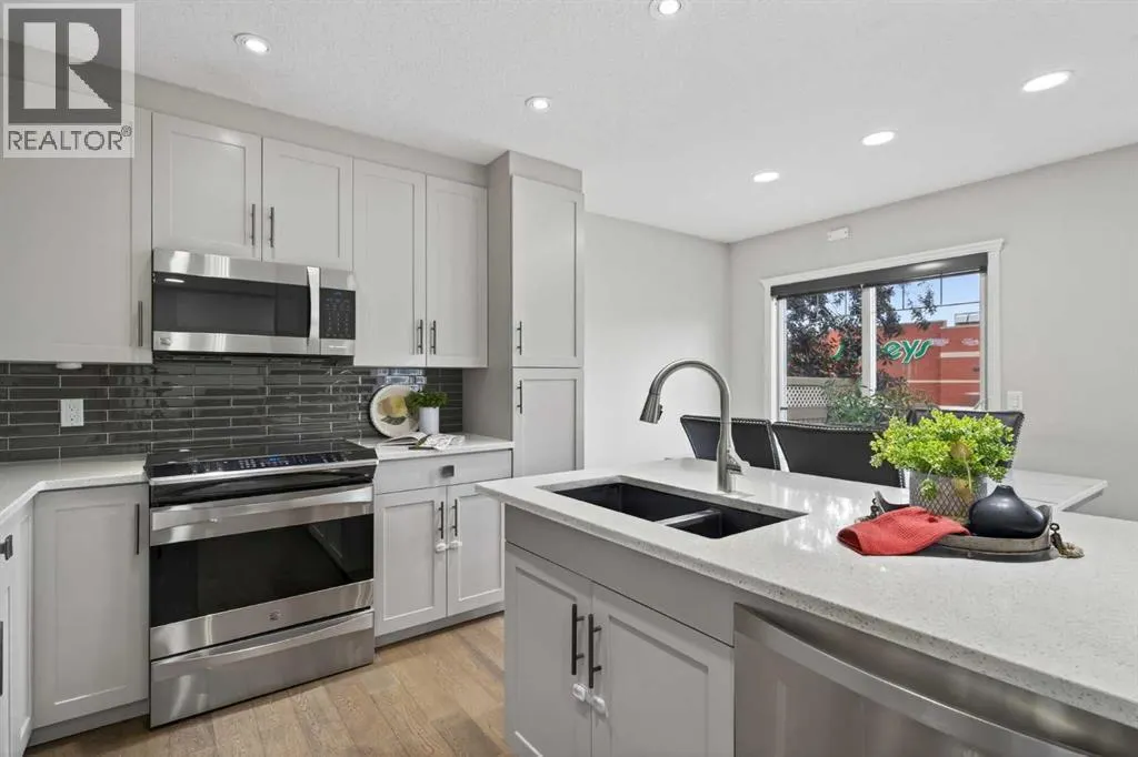 21, 102 Canoe Square SW