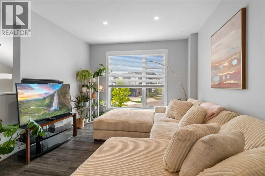 75 Ellington Crescent