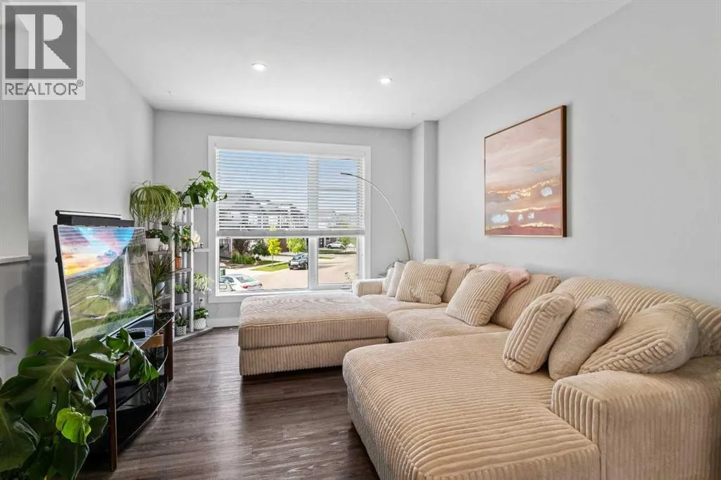 75 Ellington Crescent