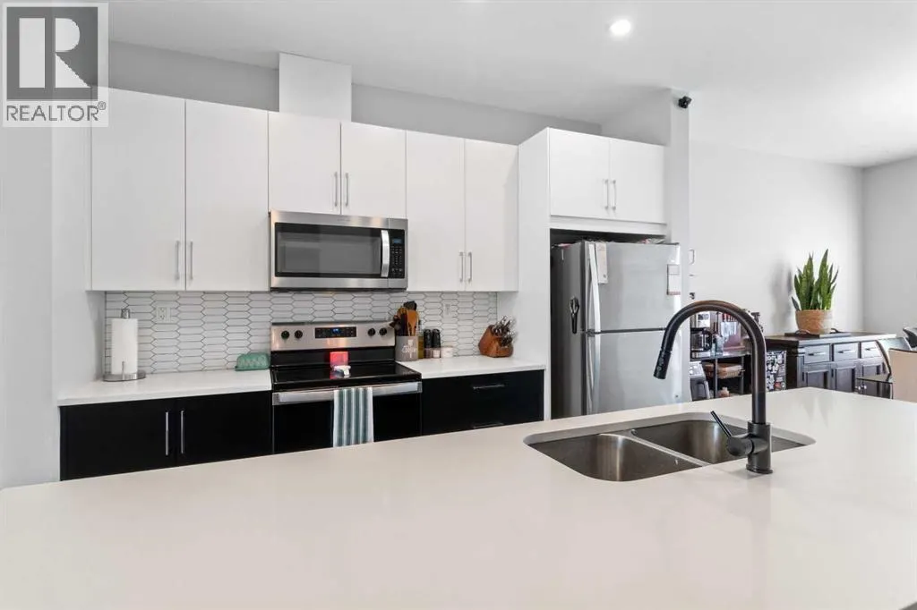 75 Ellington Crescent