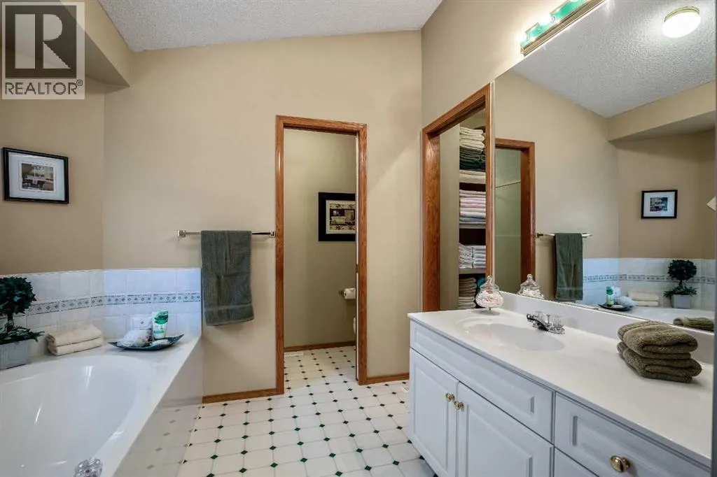 25 Country Hills Gate NW