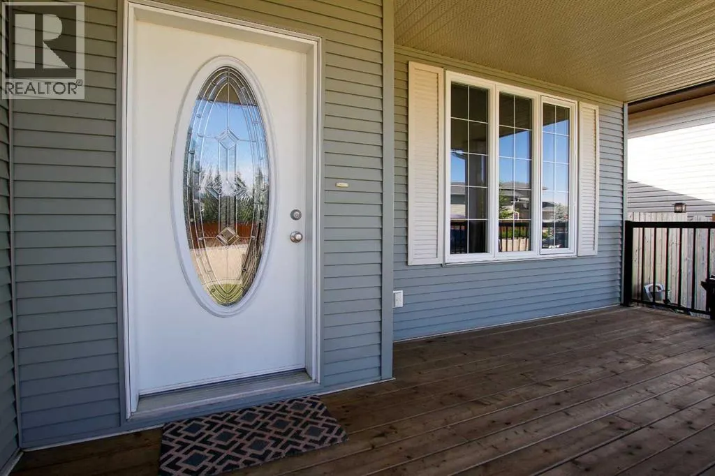 6 Henderson Crescent