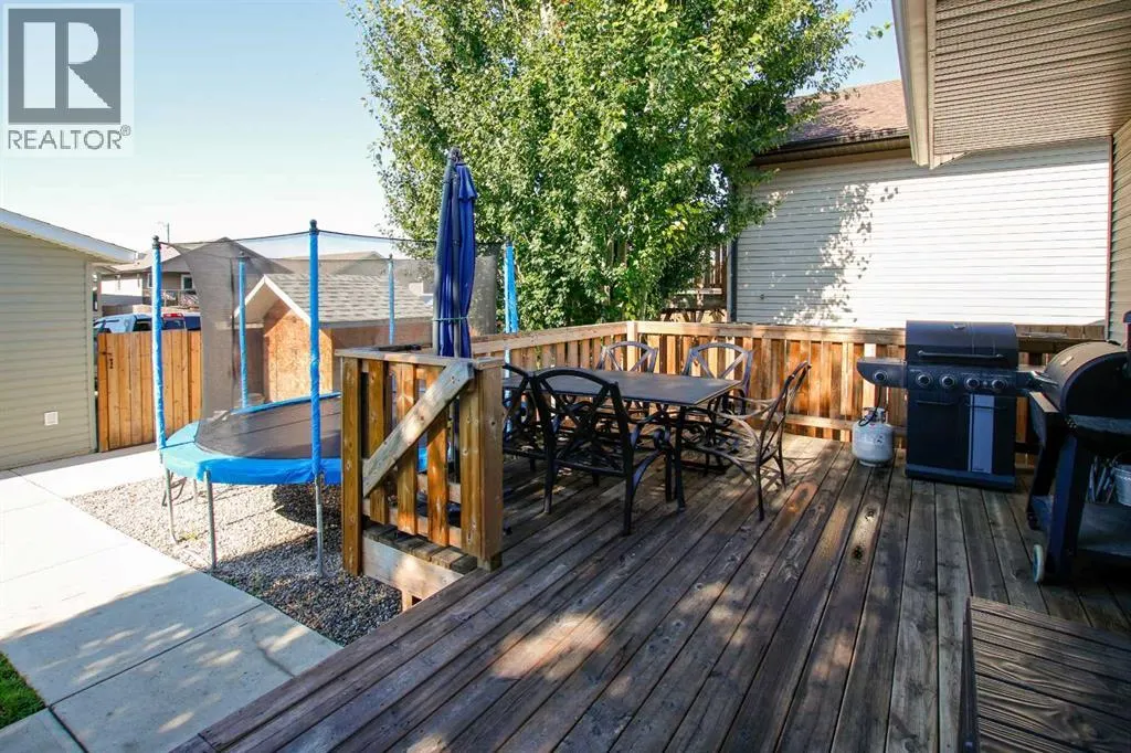 6 Henderson Crescent