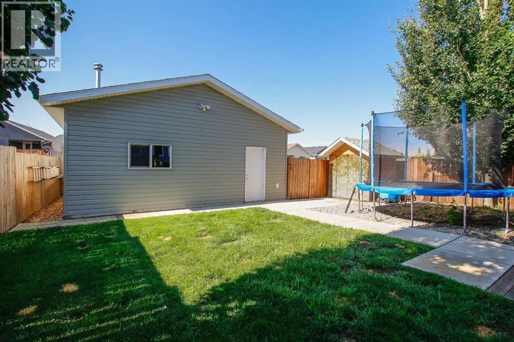 6 Henderson Crescent