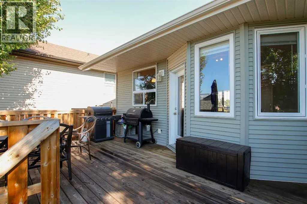 6 Henderson Crescent