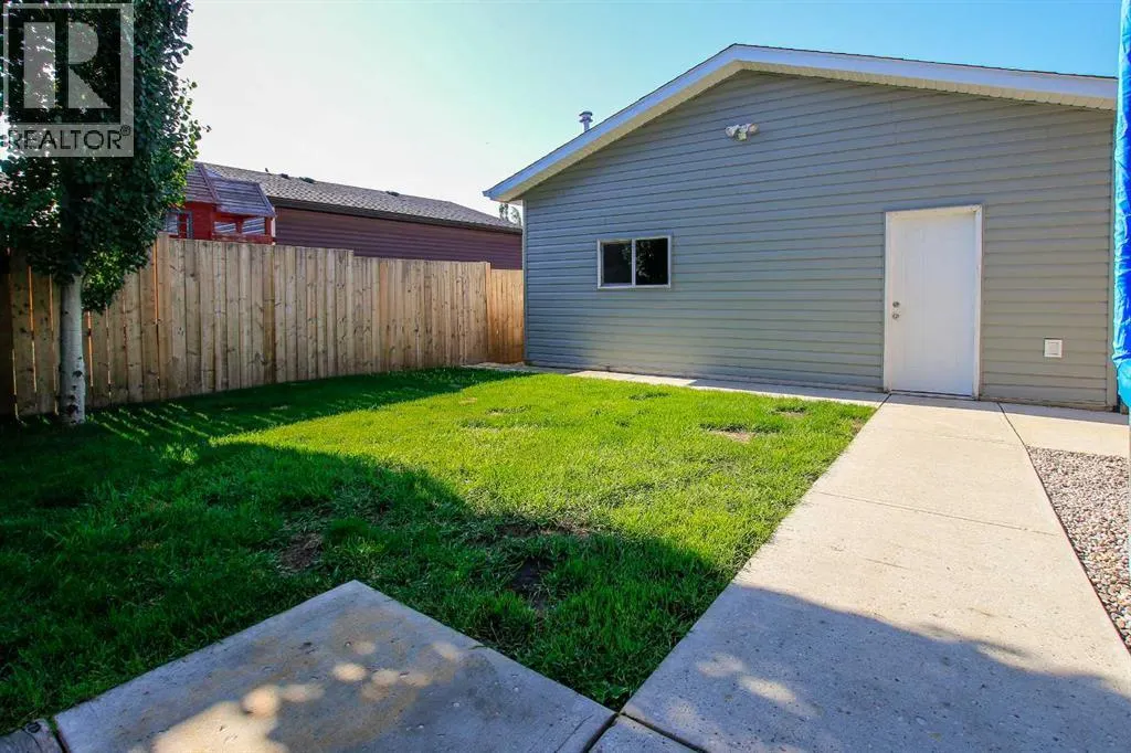 6 Henderson Crescent