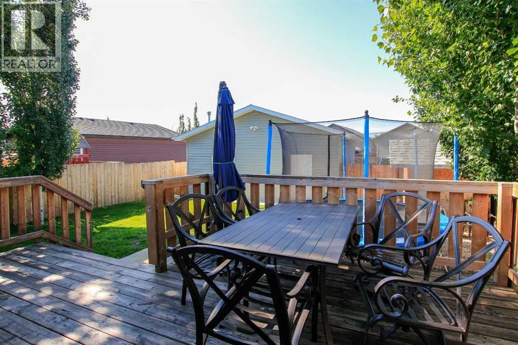 6 Henderson Crescent