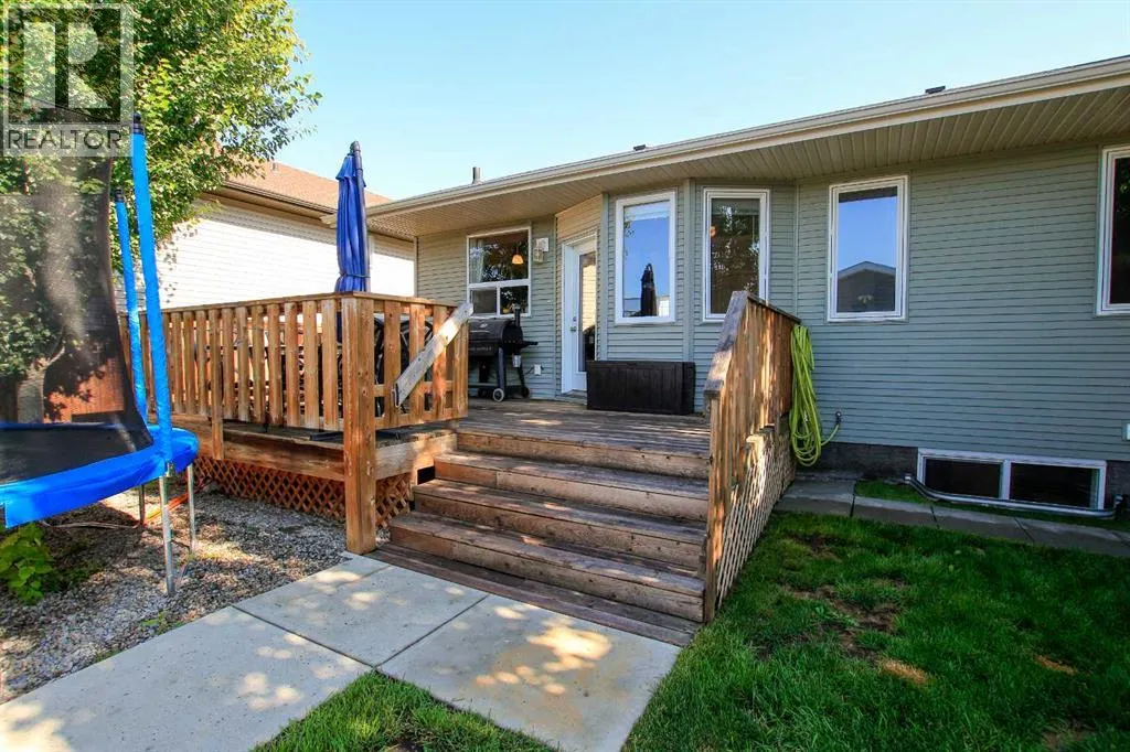 6 Henderson Crescent