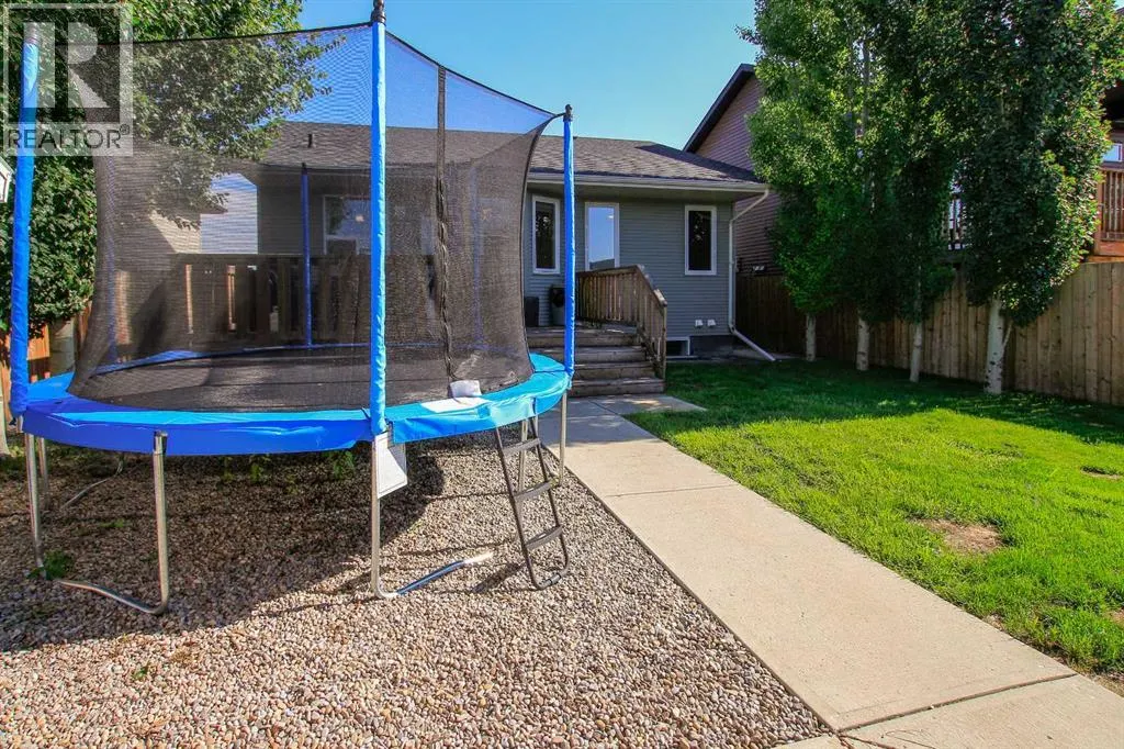 6 Henderson Crescent