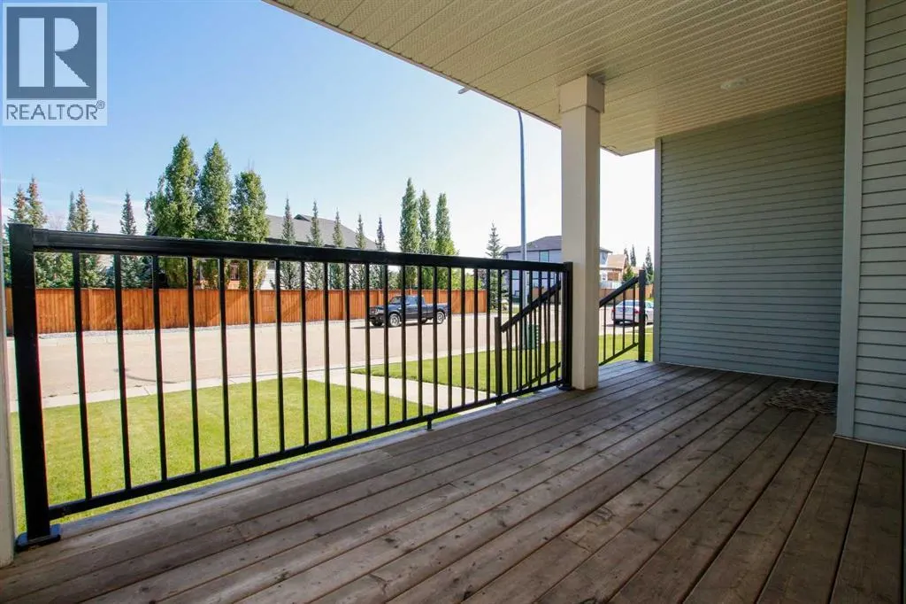 6 Henderson Crescent