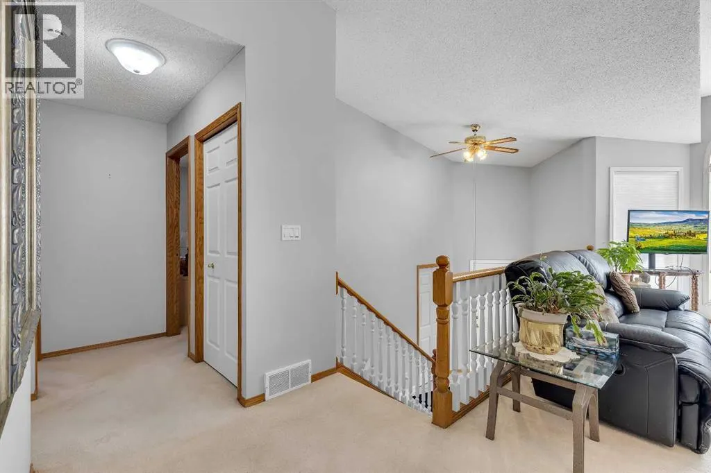 812 Diamond Court SE