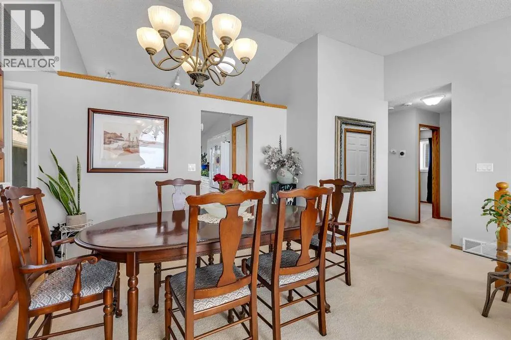 812 Diamond Court SE