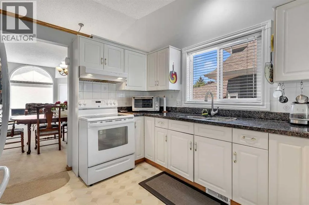 812 Diamond Court SE