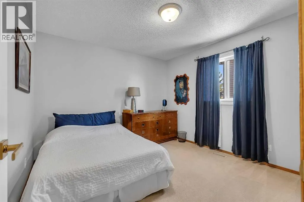 812 Diamond Court SE