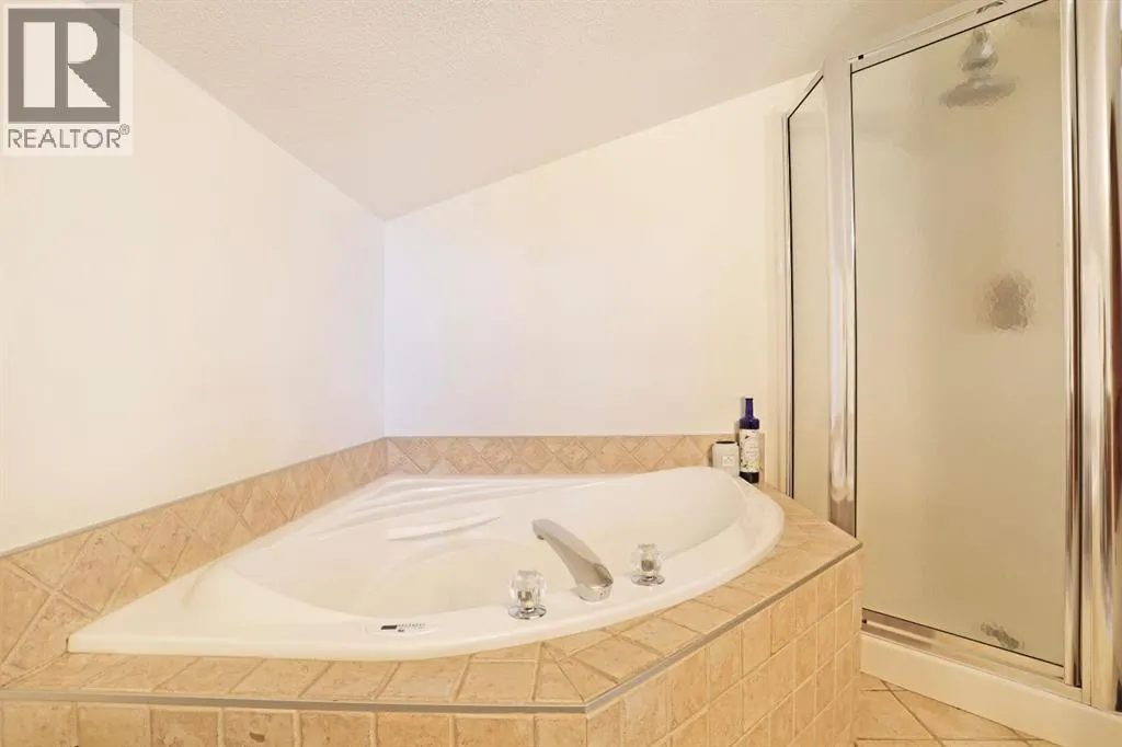 88 White Pelican View