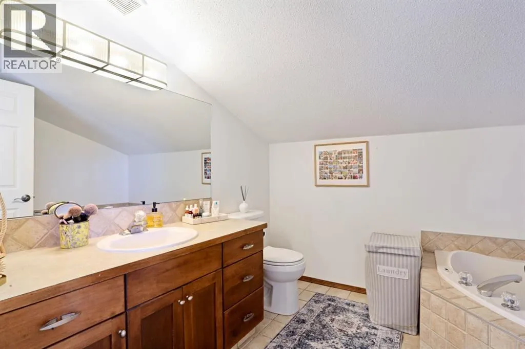 88 White Pelican View