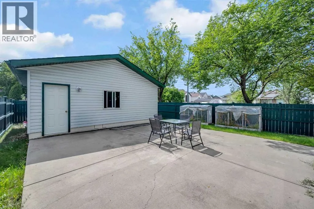 148 Tarington Park NE