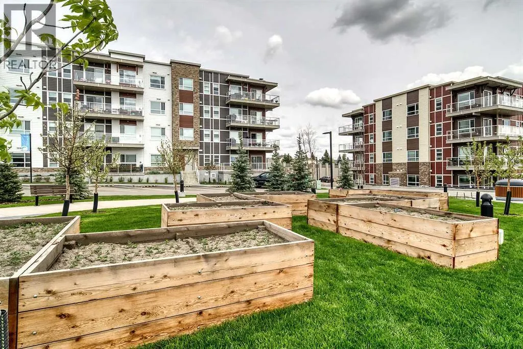 215, 300 Harvest Hills Place NE