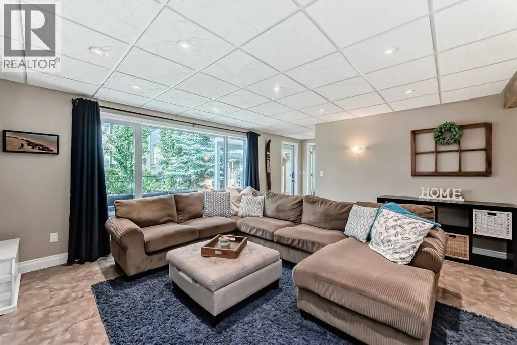 35 Cougar Ridge View SW