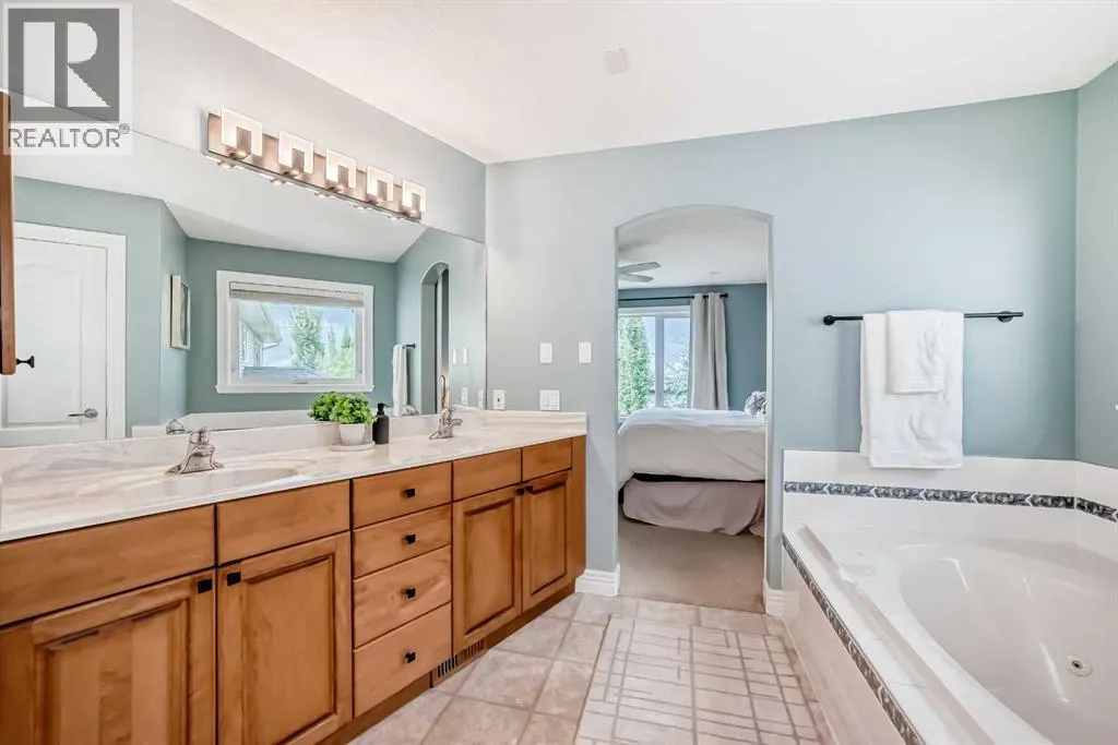 35 Cougar Ridge View SW