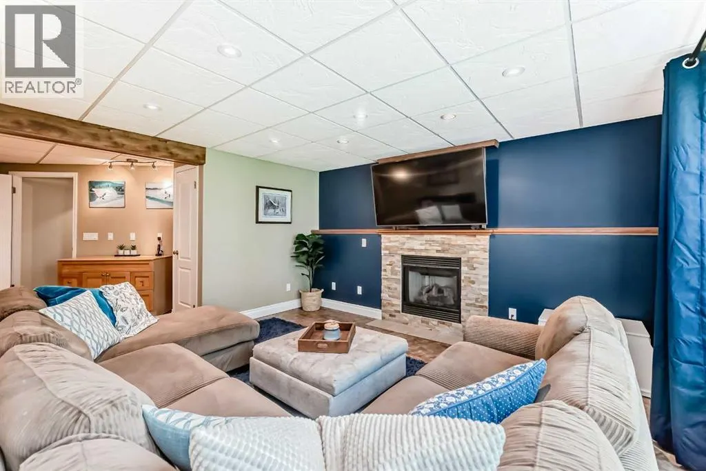 35 Cougar Ridge View SW