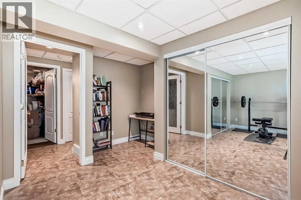 35 Cougar Ridge View SW