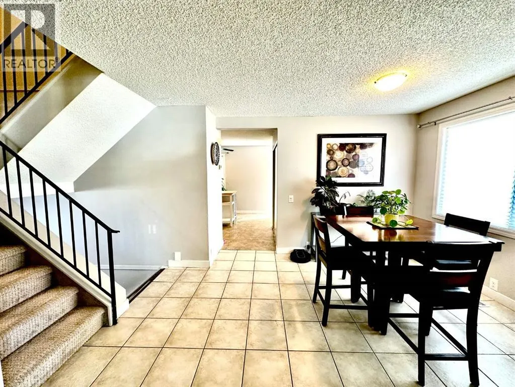 232 Midpark Gardens SE