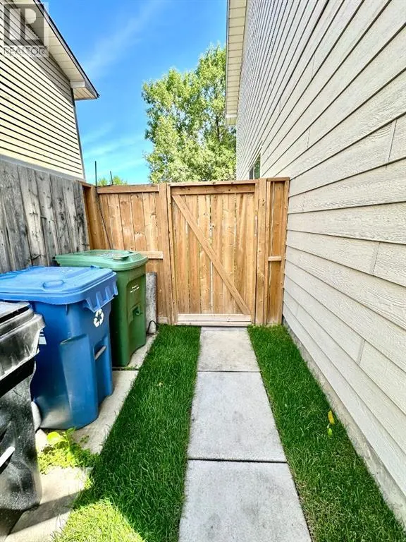 232 Midpark Gardens SE