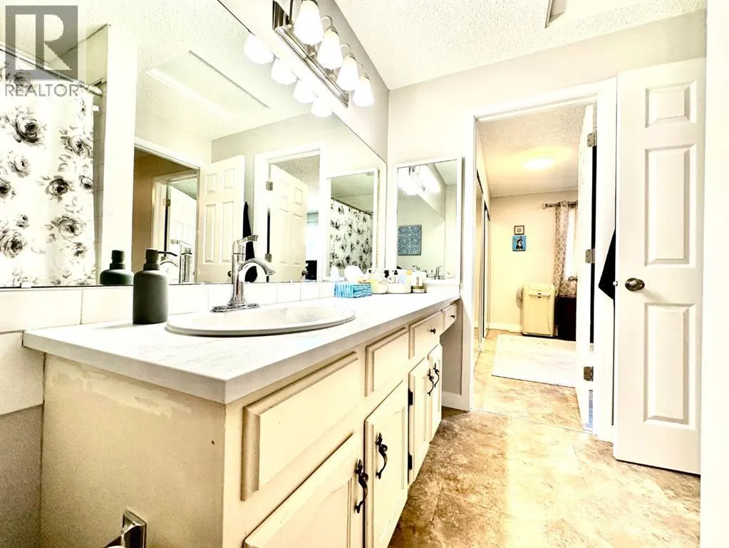 232 Midpark Gardens SE