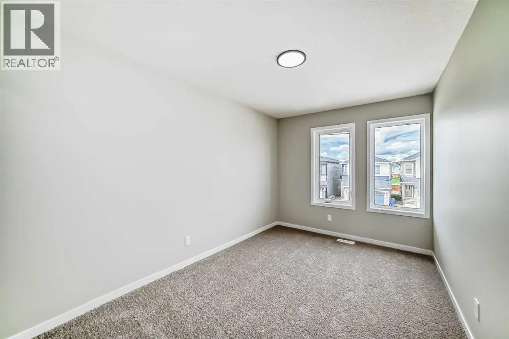 338 Corner Glen Way NE