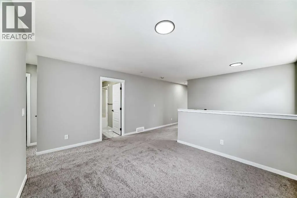 338 Corner Glen Way NE