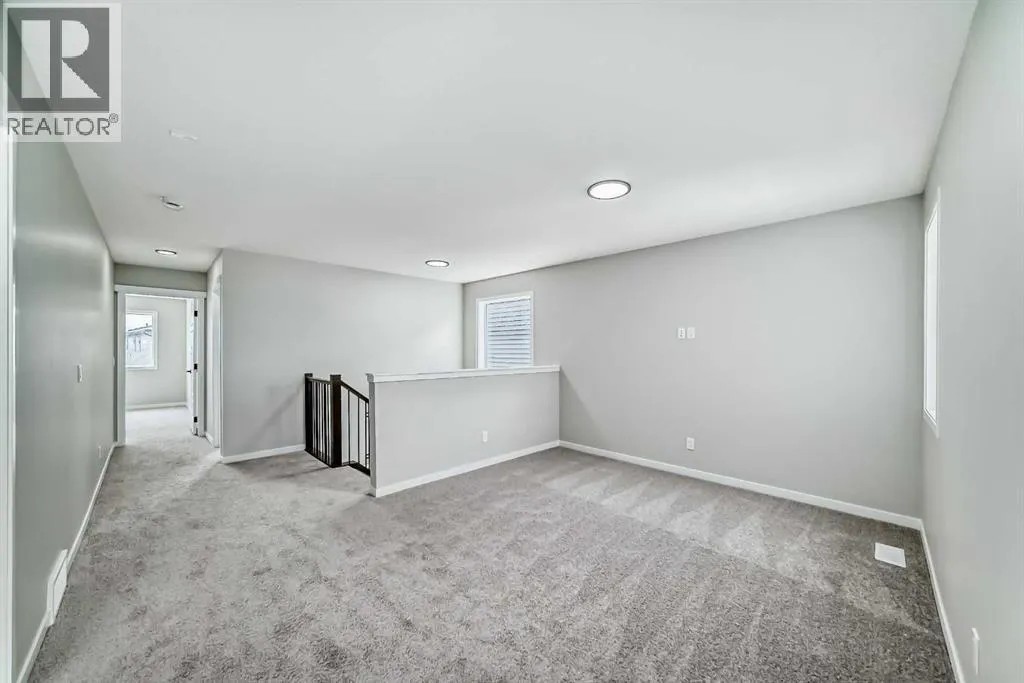 338 Corner Glen Way NE