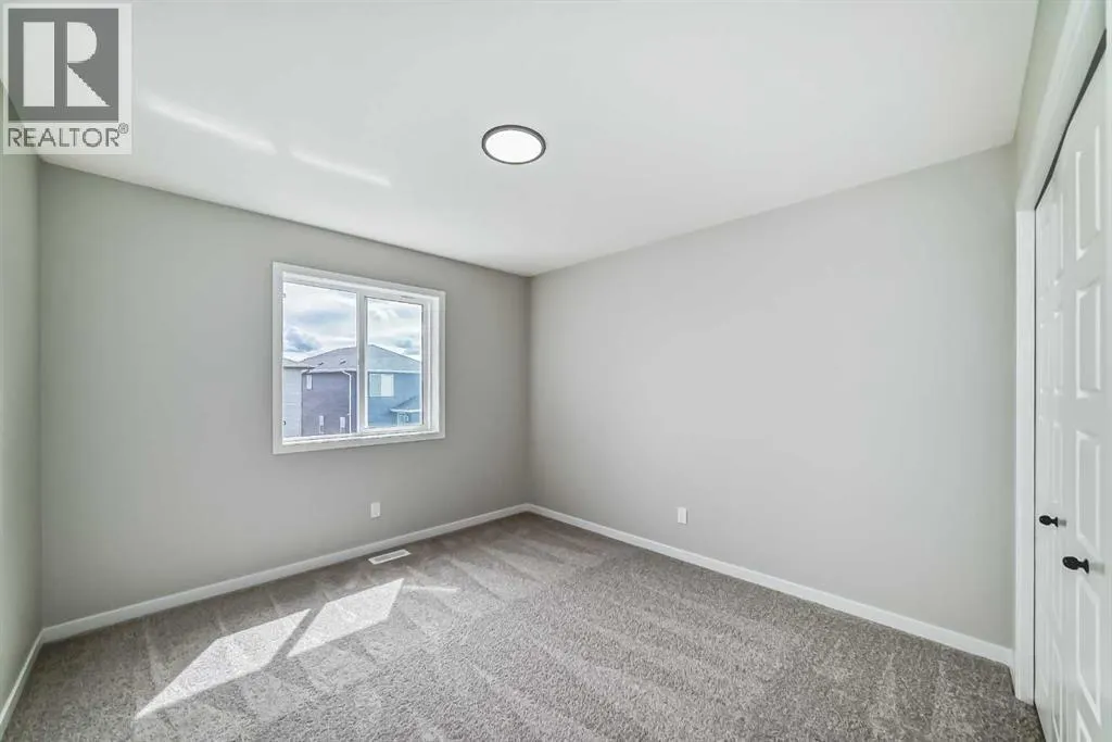 338 Corner Glen Way NE