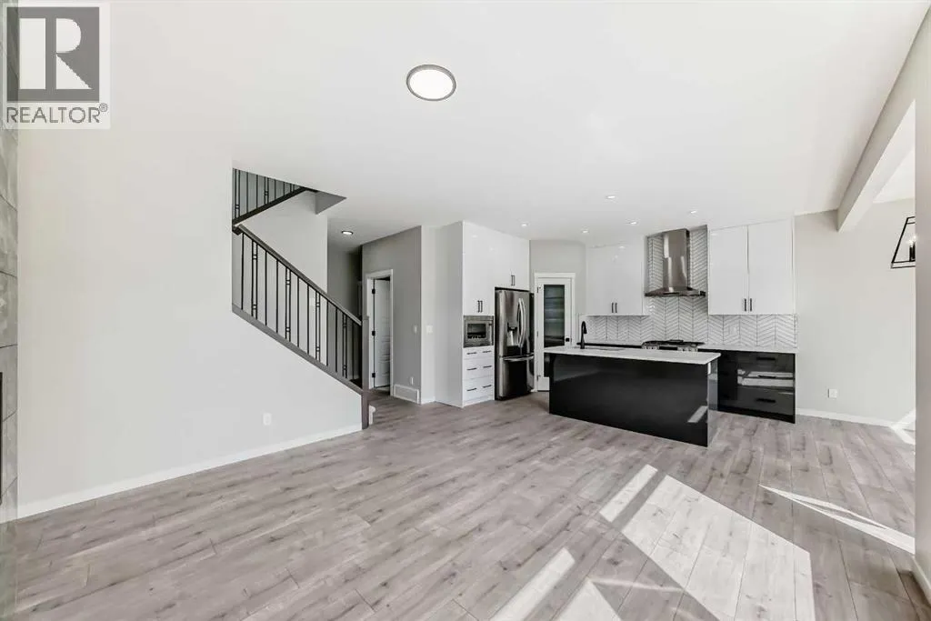 338 Corner Glen Way NE