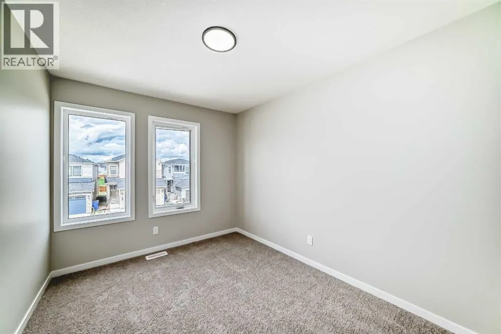 338 Corner Glen Way NE