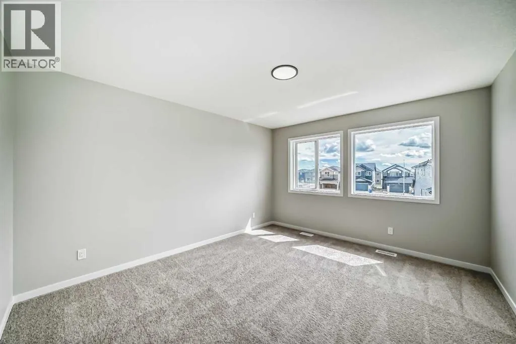 338 Corner Glen Way NE