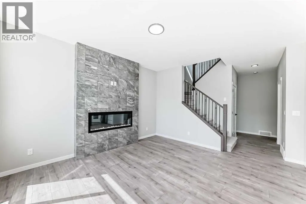 338 Corner Glen Way NE