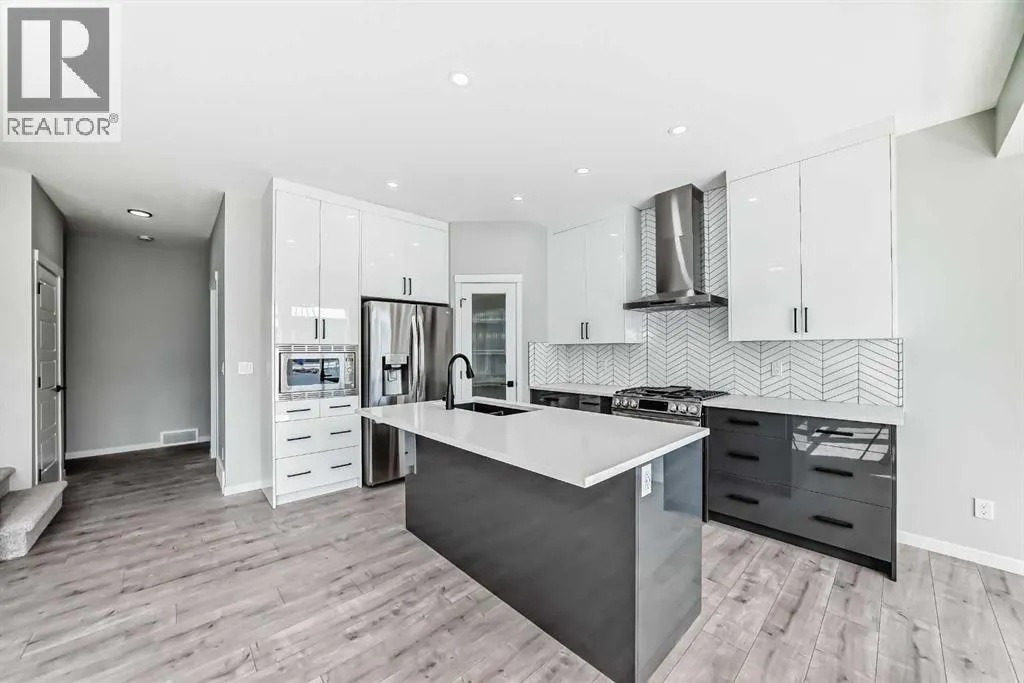 338 Corner Glen Way NE