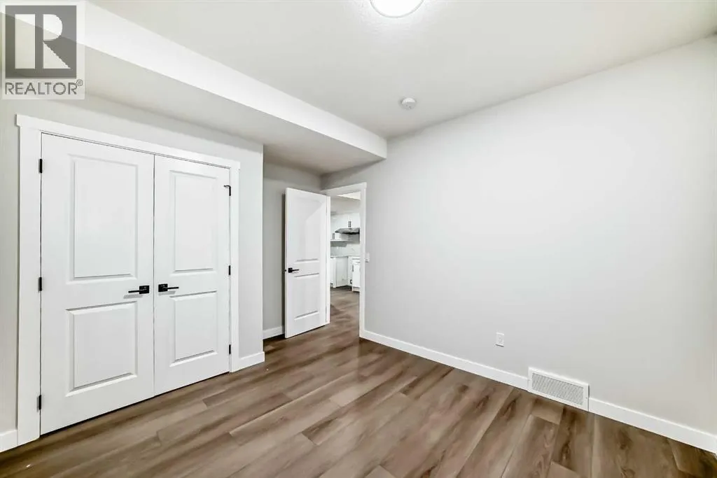 338 Corner Glen Way NE