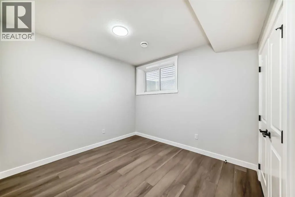338 Corner Glen Way NE