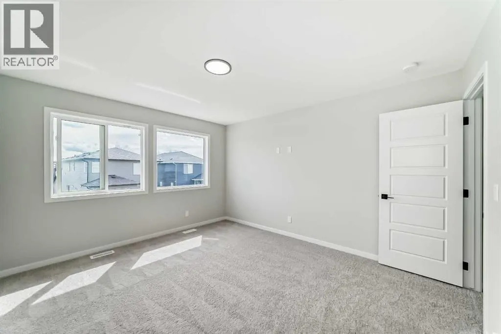 338 Corner Glen Way NE
