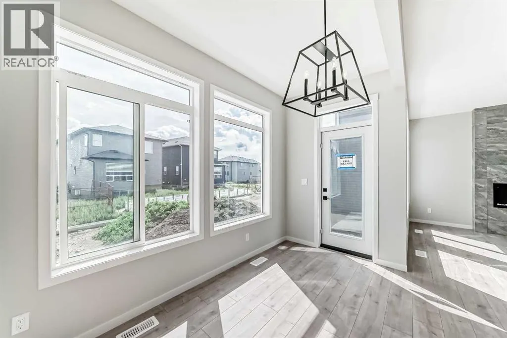 338 Corner Glen Way NE